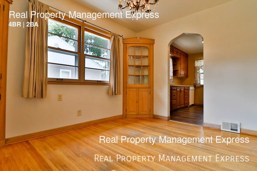 Building Photo - Beautiful 4 bedroom 2 bathroom single fami...