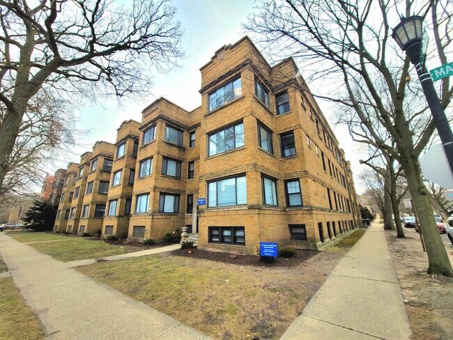 Building Photo - 1143 Maple Ave