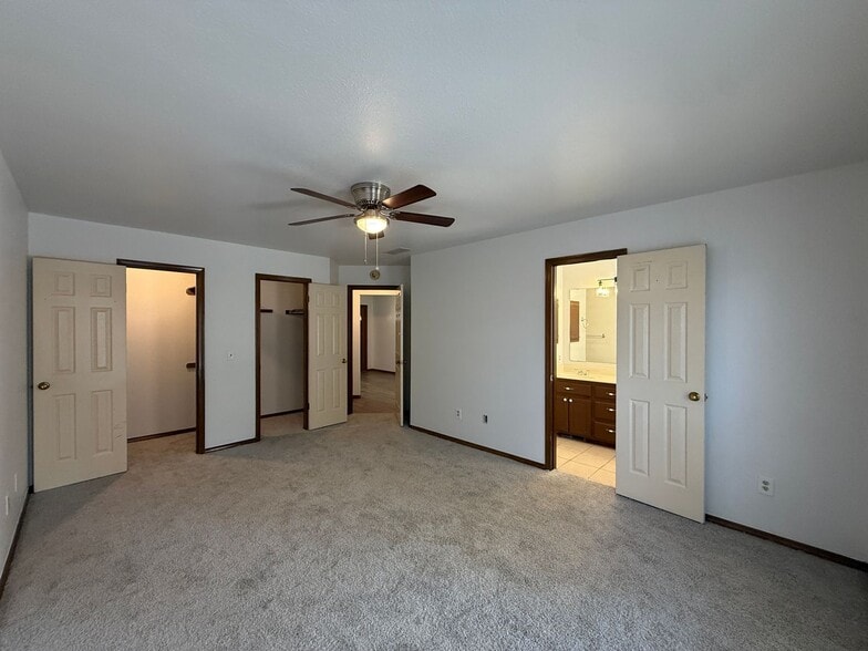 Building Photo - 213 Brackendale Ln