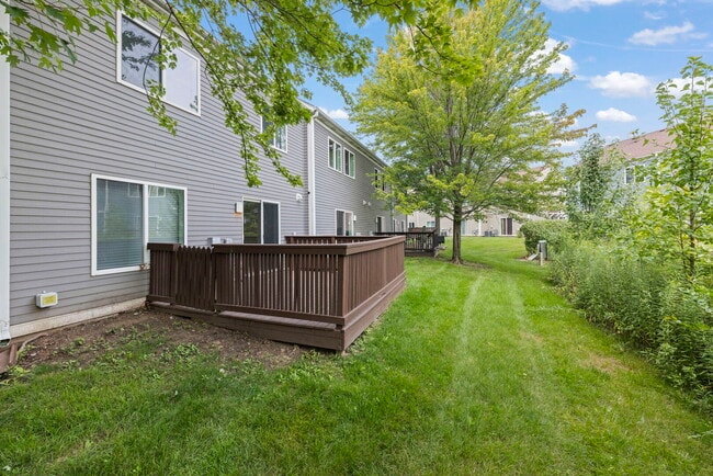 Building Photo - 2661 Prairieview Ln S