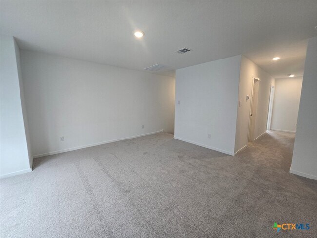 Building Photo - 5600 Geronimo St