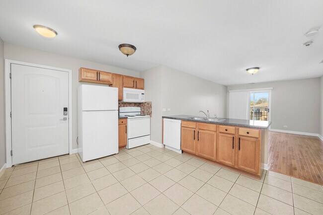 Building Photo - 3423 Ridgeland Ave