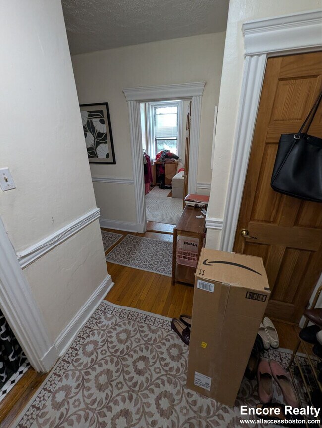 Building Photo - 364 Riverway