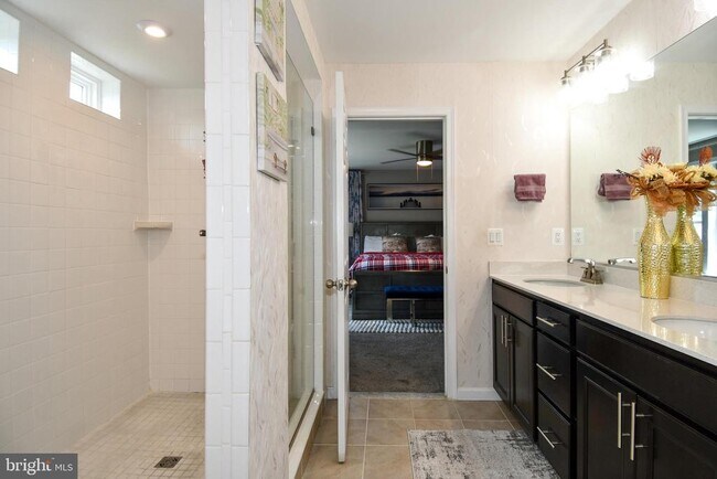 Building Photo - 7706 Colburn Dr