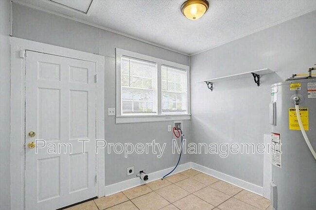 Building Photo - 633 W 35th St