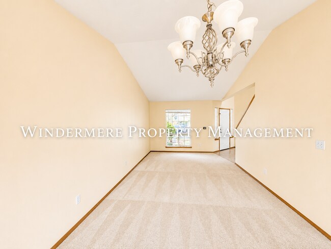 Building Photo - Bright and Spacious 4 Bedroom in Convenient CK location with fenced backyard and 3 car garage