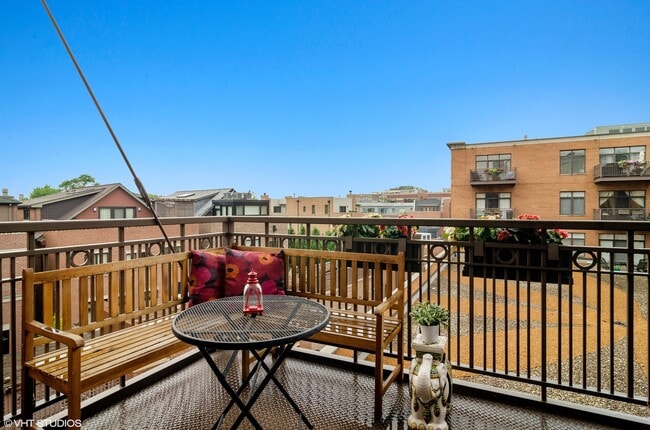 Building Photo - 600 W Drummond Pl