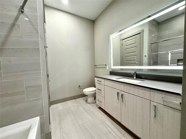 Building Photo - 401 W 25th St