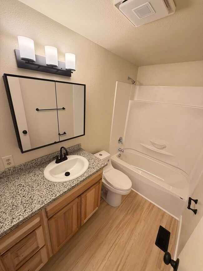 Building Photo - Newly Remodeled 2 Bedroom with Fenced yard!
