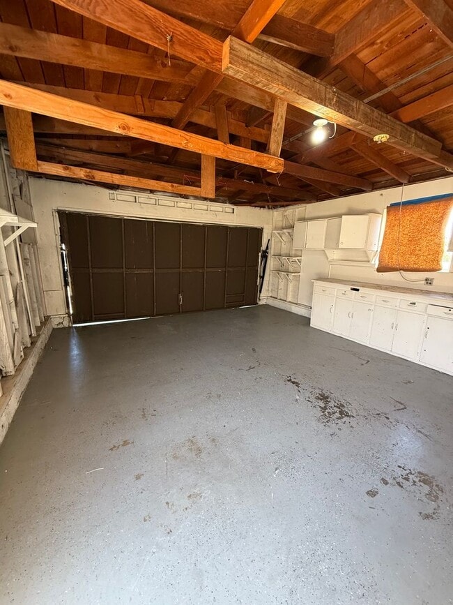 Building Photo - 3 Bedroom 2 Bathroom House for Rent