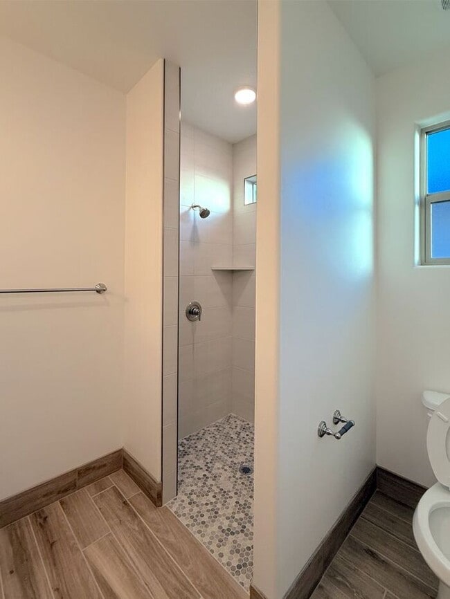 Building Photo - New 3 bed, 2 bath home with two car garage