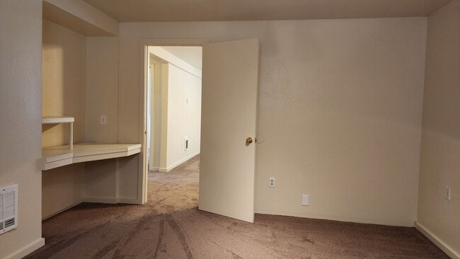 Building Photo - Steilacoom 4 Bedroom + Bonus Room!