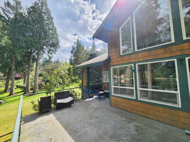 Building Photo - Beautiful 3 Bed 2.5 Bath Waterfront Home in Sammamish
