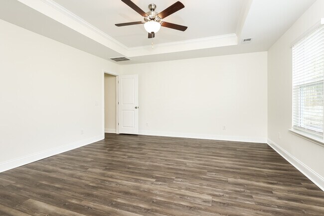 Building Photo - 1130 River Rd