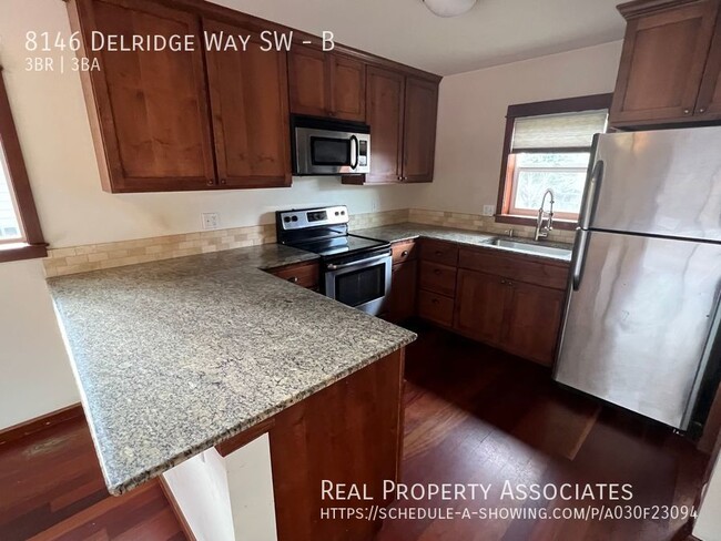 Building Photo - 3 Bedroom Townhome in Delridge