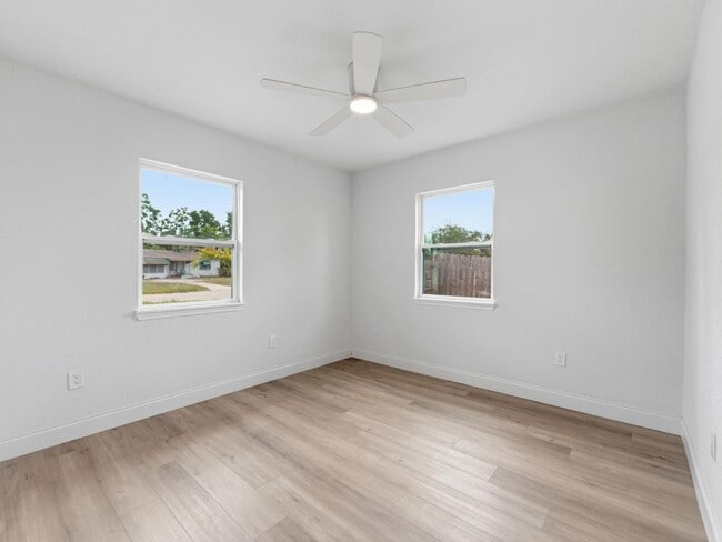 Building Photo - 4085 Neptune Dr SE
