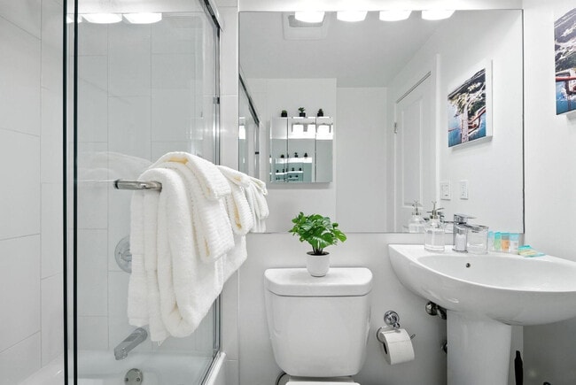 Building Photo - 899 Pine St