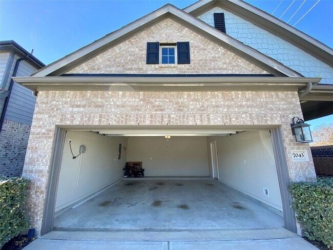 Building Photo - 7043 Coneflower Creek Ct