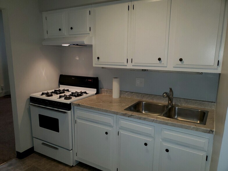 Kitchen - 525 30th St