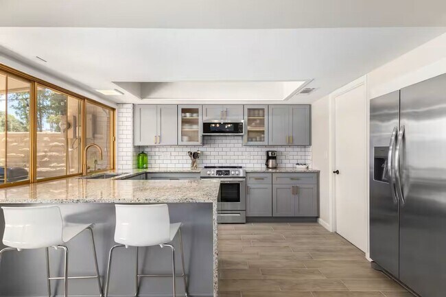 Building Photo - Heart of Old Town Scottsdale 2 bedroom 2.5 bathroom!