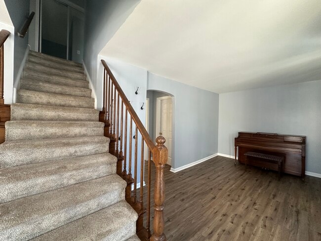 Building Photo - 33351 N Park St