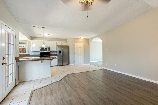 Building Photo - 6815 SW Fenwick- AVAILABLE NOW!