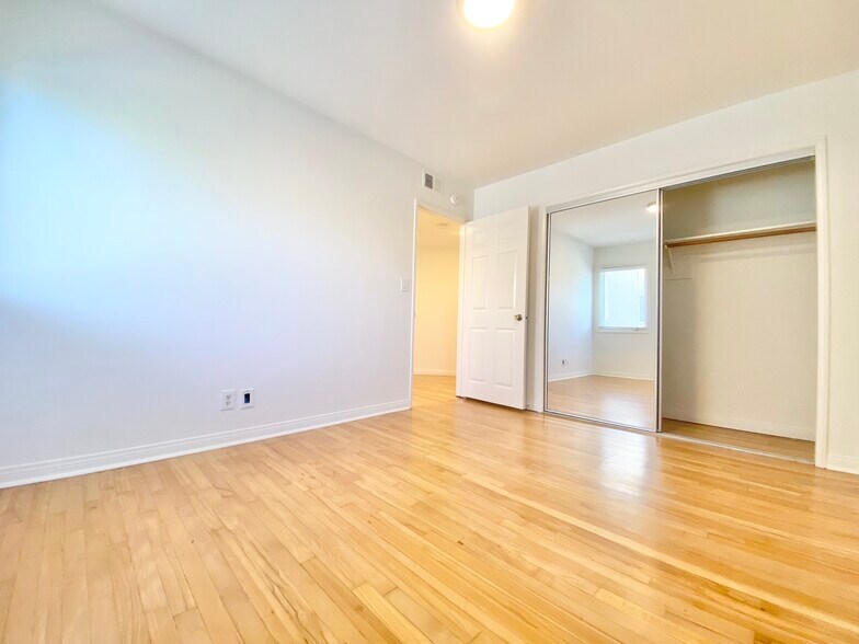 Building Photo - 637 30th St