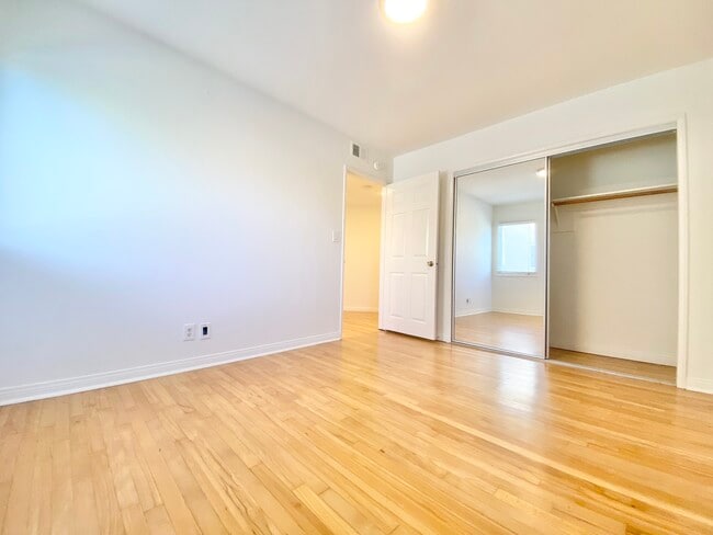 Building Photo - 637 30th St