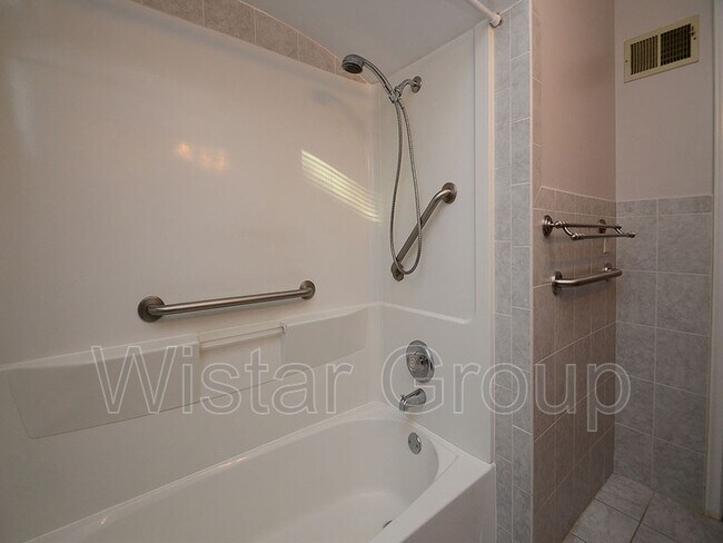 Building Photo - 2130 S 48th St