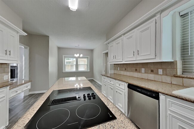 Building Photo - 8015 Democracy Ct