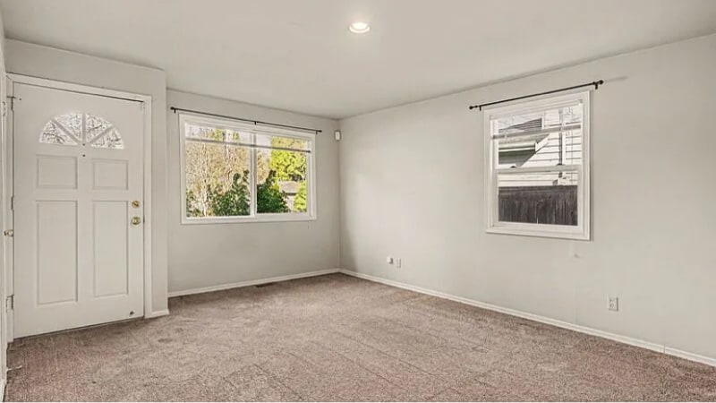 Building Photo - 316 32nd Ave E