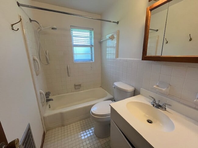 Building Photo - Renovated 3 Bedroom 1.5 Bath Home for Rent!