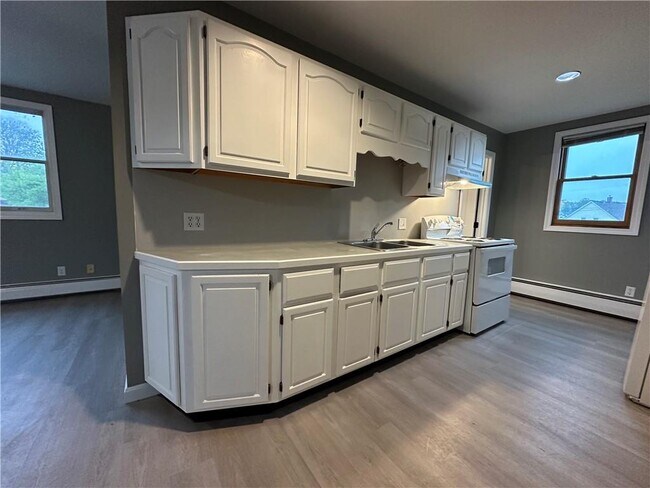 Primary Photo - 5 Pomham St