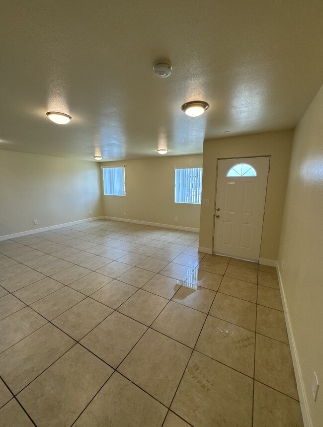 Building Photo - 617, 617 1/2, 619 W 83rd St.