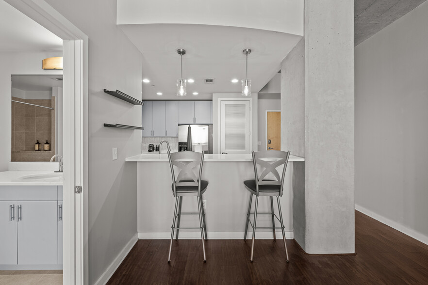 Building Photo - 777 N Ashley Dr