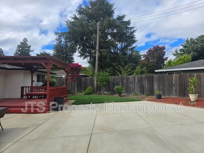 Building Photo - 1033 Woodshire Way