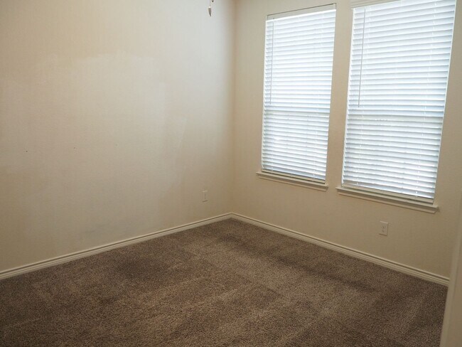 Building Photo - 4 Bed 3.5 Bath in Windhaven Crossing