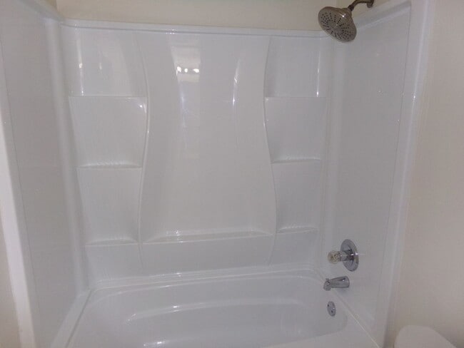 Building Photo - Nice 3/2 in convenient location