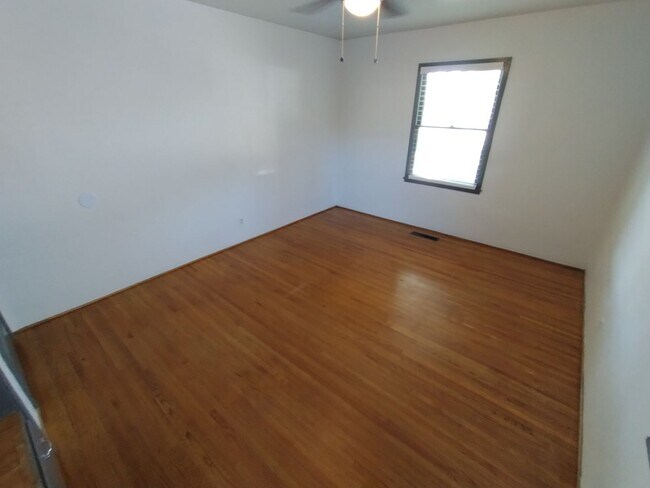 Building Photo - 210 Covena Ave