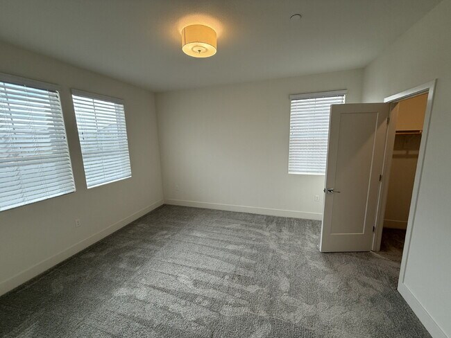 Building Photo - Beautiful 4 Bedroom, 3 Bath Home with Solar in Highly Desired Tracy Hills Community