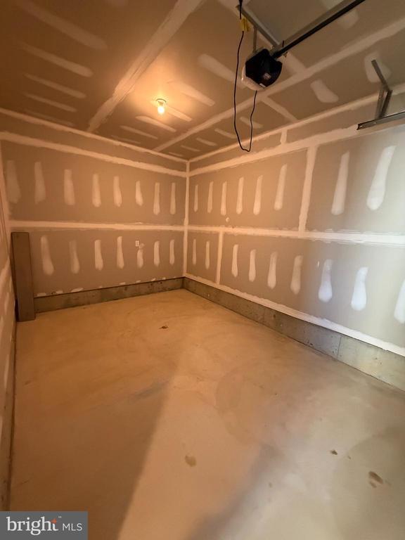 Building Photo - 61 Basswood St