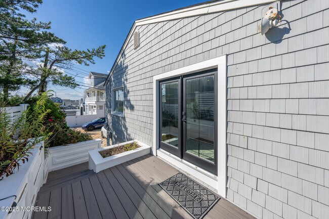 Building Photo - 14 Falls Rd