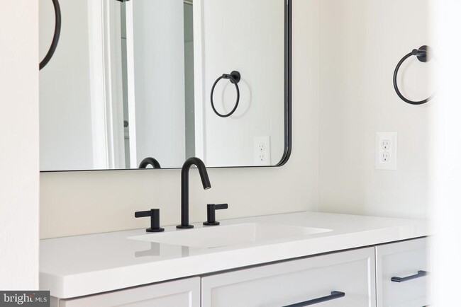 Building Photo - 737 Timber Ln