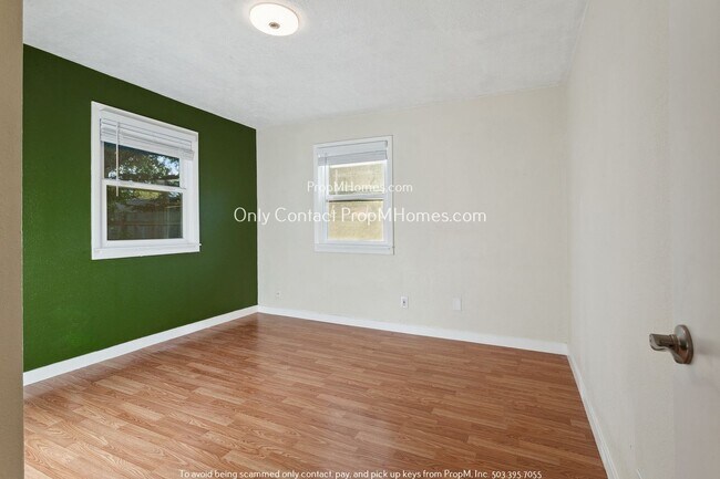 Building Photo - Two Bedroom, Single Level with an Entry Ramp - Large Fenced Yard!