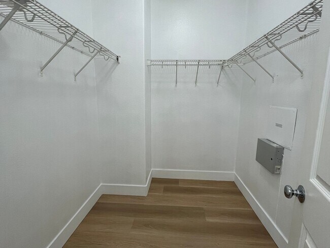 Building Photo - 3 bedroom, 2.5 bath Home for Rent in the Riverwalk