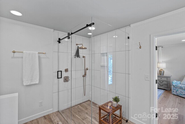 Building Photo - 18026 Whispering Oaks Dr