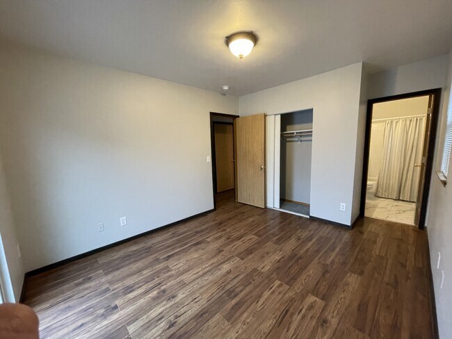 Building Photo - 332 E Prospect St