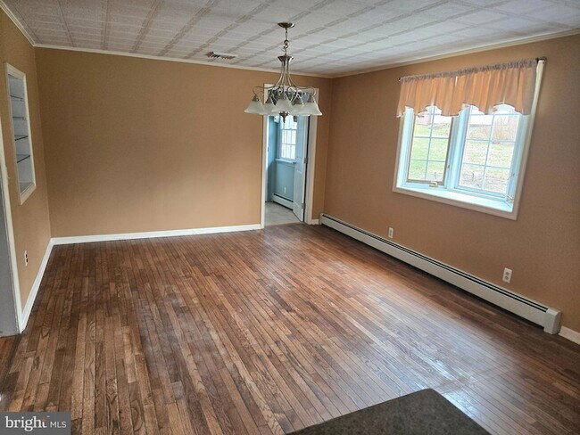 Building Photo - 242 S Sugan Rd