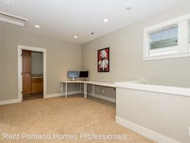 Building Photo - 3 br, 2.5 bath House - 17440 SW Cricket Court