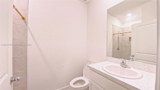 Building Photo - 1220 NE 5th Ct